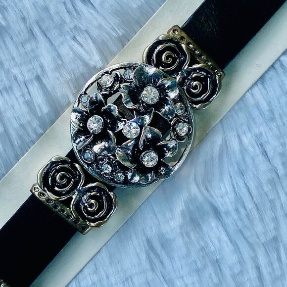 NWT Sarah’s Black Leather Floral Silver Bling Adjustable Bracelet - Picture 1 of 10